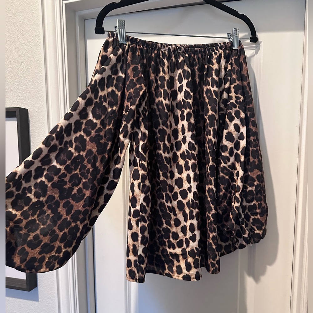 Off the shoulder leopard top
